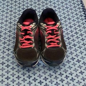 Fila women’s tennis shoe